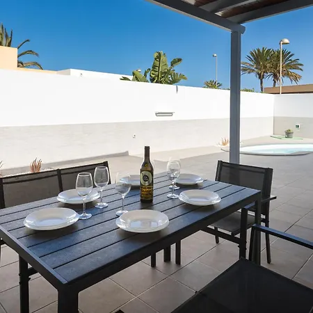 Home2book Bright With Pool, Villa