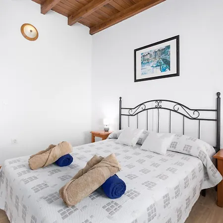 Home2book Bright With Pool, Villa