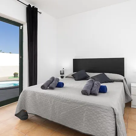 Villa Home2book Bright With Pool, *