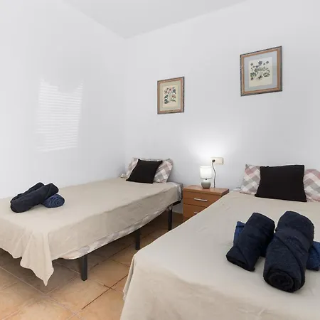 Home2book Bright With Pool, Villa Corralejo