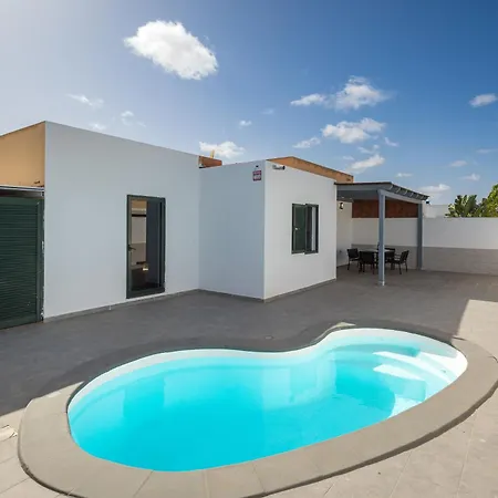 Villa Home2book Bright With Pool, *