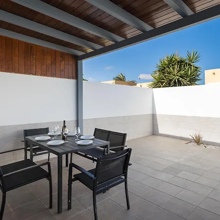 Home2book Bright With Pool, Corralejo