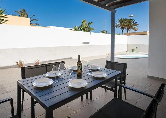 Home2book Bright With Pool, Villa