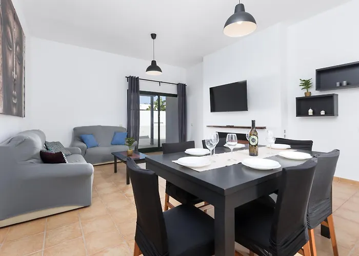 Home2book Bright With Pool, Villa *