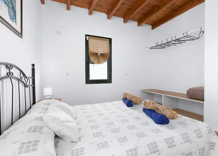 Home2book Bright With Pool, Villa *