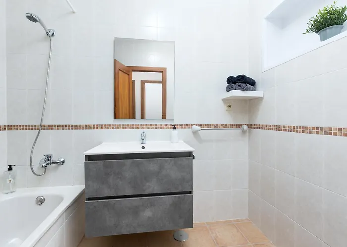 Home2book Bright With Pool, Villa