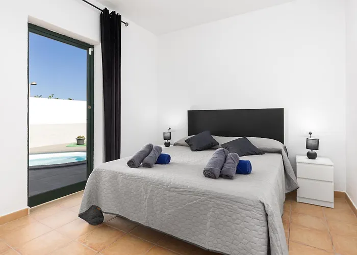 Villa Home2book Bright With Pool, *