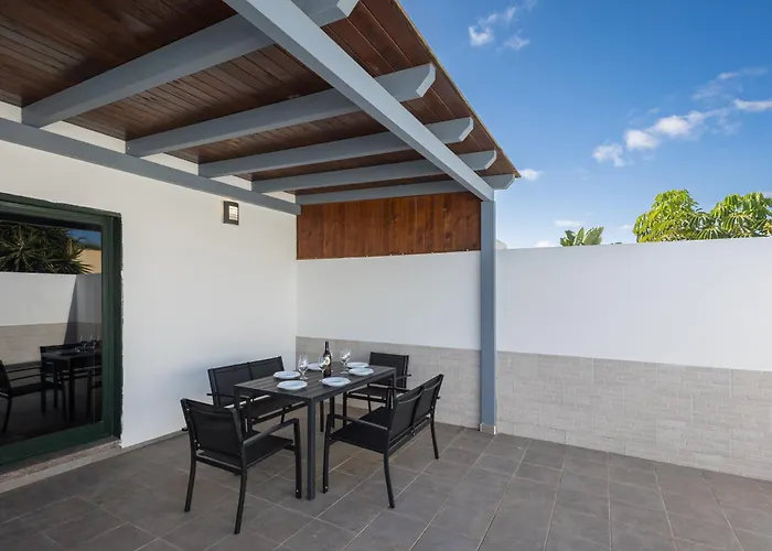 Home2book Bright With Pool, Corralejo