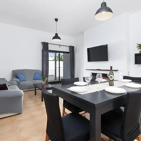 Home2book Bright With Pool, Villa *