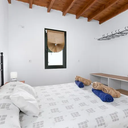 Home2book Bright With Pool, Villa *