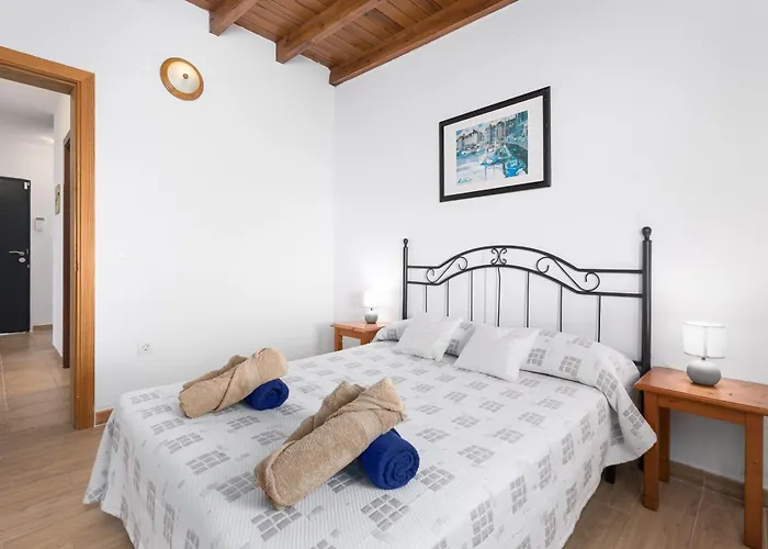 Home2book Bright With Pool, Villa