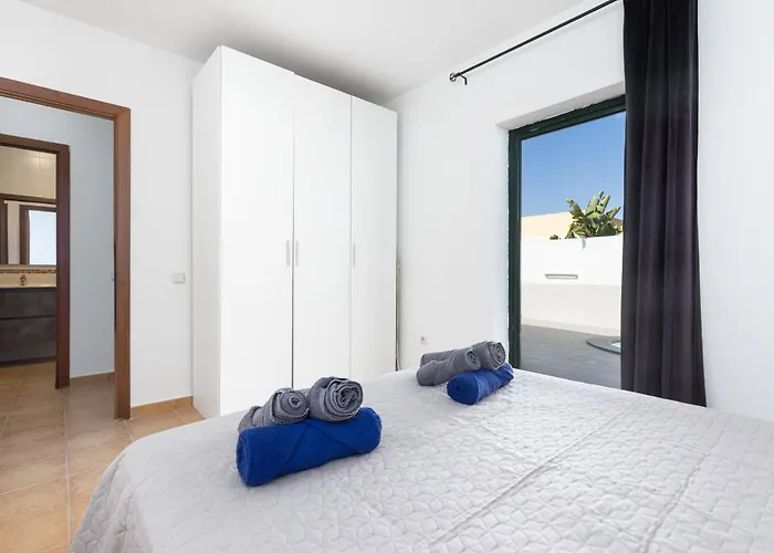 Home2book Bright With Pool, *