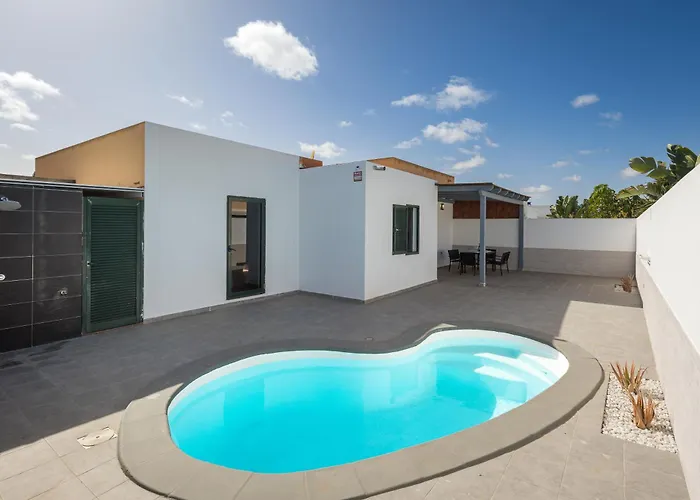 Willa Home2book Bright With Pool, *