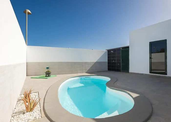 Home2book Bright With Pool,