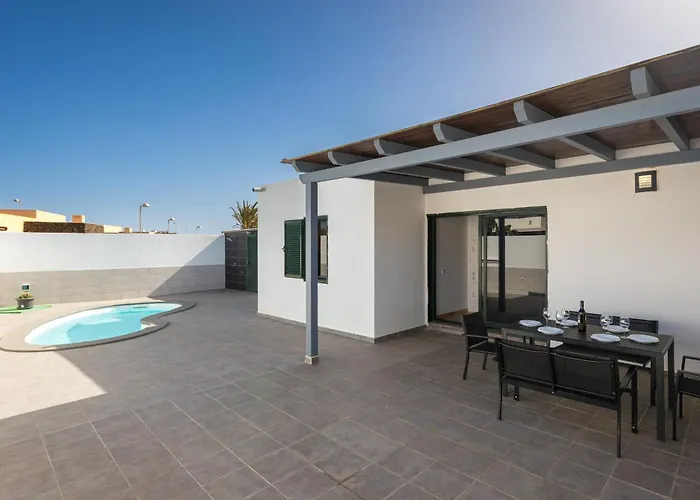 Villa Home2book Bright With Pool, Corralejo
