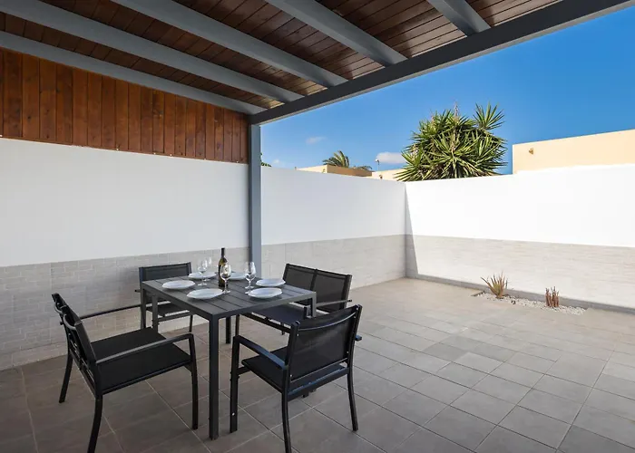 Home2book Bright With Pool, Corralejo